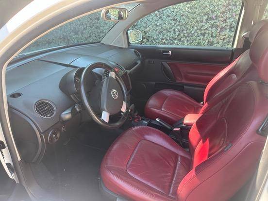 VOLKSWAGEN NEW BEETLE 2.0 MI 8V GASOLINA 2P TIPTRONIC